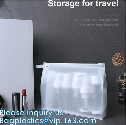 Lo stoccaggio in bottiglia trasparente di necessità quotidiane del bagno dei cosmetici dei prodotti di cura di pelle insacca le borse cosmetiche