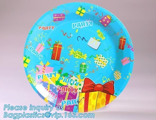 I rifornimenti del partito placcano, tazze, cucchiai, forchetta, tovaglioli, insieme di cena, carta ed insieme di plastica del padellame, stoviglie