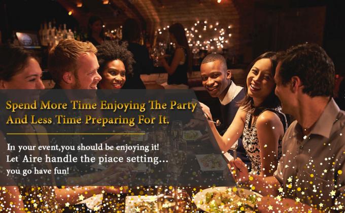 I rifornimenti del partito placcano, tazze, cucchiai, forchetta, tovaglioli, insieme di cena, carta ed insieme di plastica del padellame, stoviglie 0